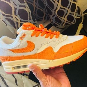 Air max 1 women’s size  9.5 & men’s size 8 brand new with vintage looking sole